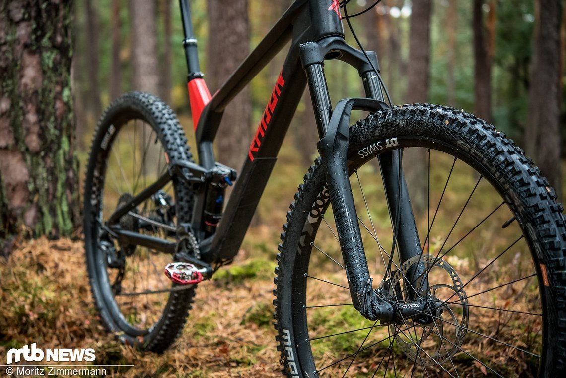 Die mit 2.499 € günstigste Version setzt auf Federelemente aus dem Hause RockShox.