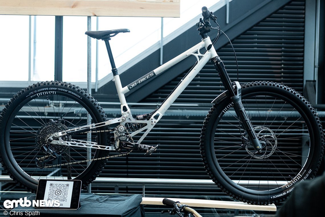 Mit einem Enduro und einem DH-Prototypen war JB-Bikes am Start.