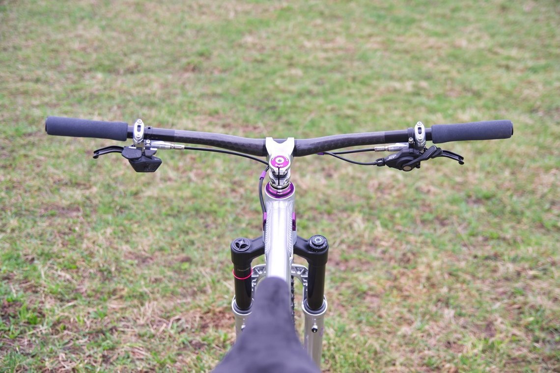 Der cleane Aufbau samt Rockshox Pike Ultimate Federgabel passt zum klaren Rahmendesign von Nicolai