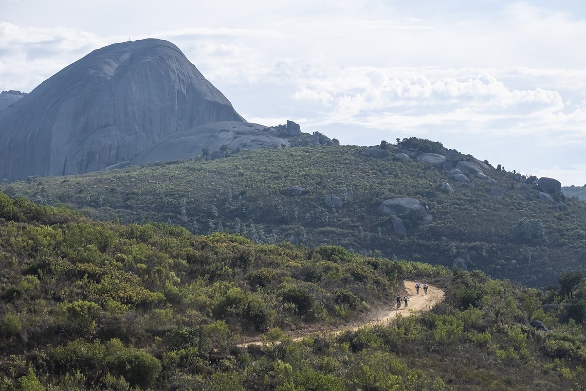 Riders head towards Paarl Rock during Stage 4 of the 2025 Absa Cape Epic Mountain Bike stage race held at Fairview, Paarl, Cape Town, South Africa on the 20th March 2025. Photo by Dom Barnardt/Cape Epic
PLEASE ENSURE THE APPROPRIATE CREDIT IS GIVEN T