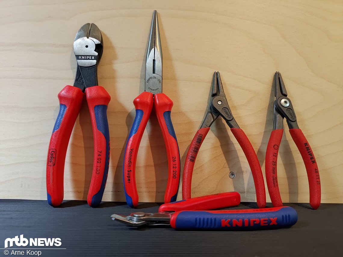 Arne ist Knipex Zangenfan – besonders die Knipex Electronic Super Knips (liegend) zählt zu seinen Favoriten.