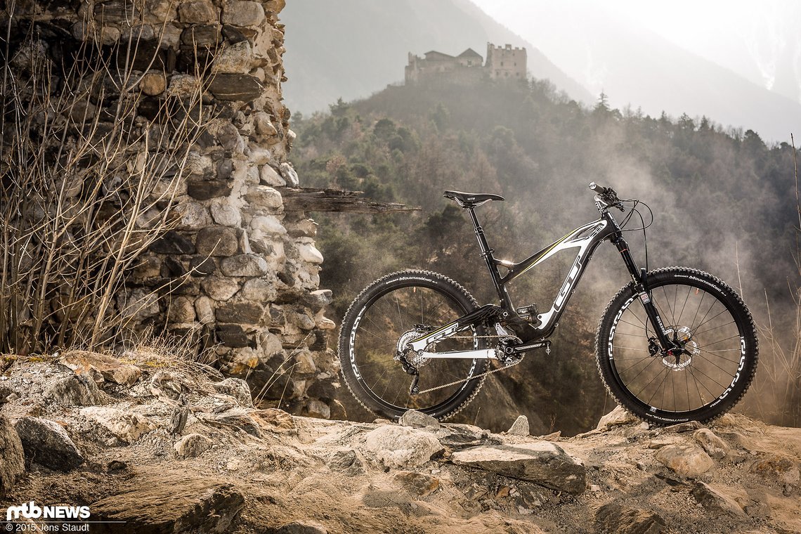 Das letzte Dauertest-Bike, das wir in der Saison 2015 vorstellen, ist das GT Force X Carbon Pro
