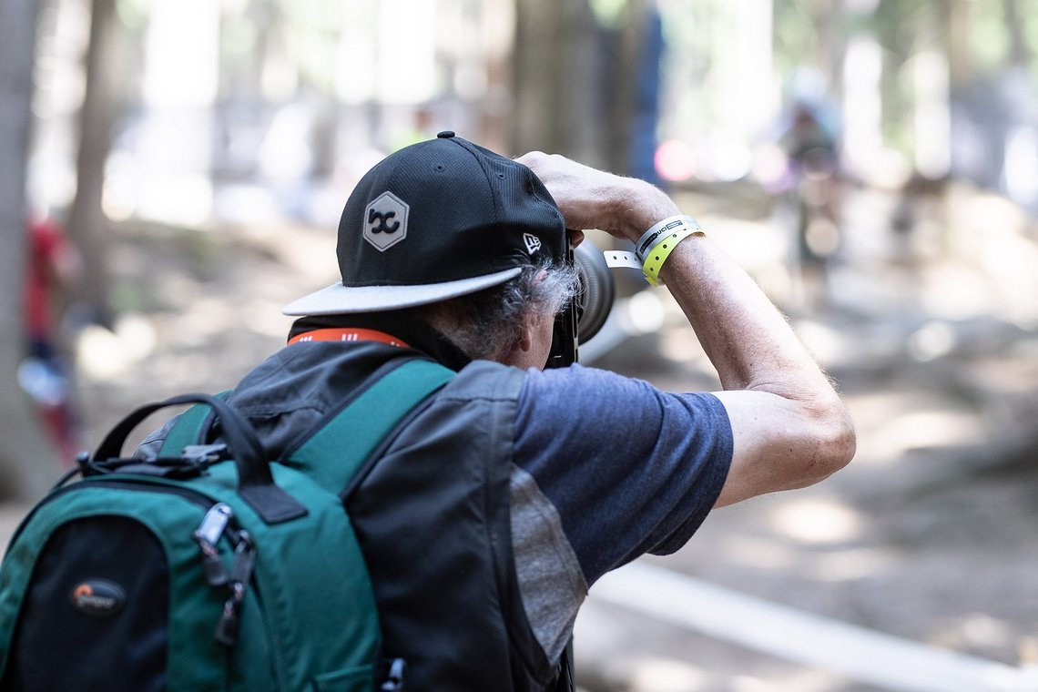 Papa Schwenk beim fotografieren, er ist bei fast allen Rennen dabei