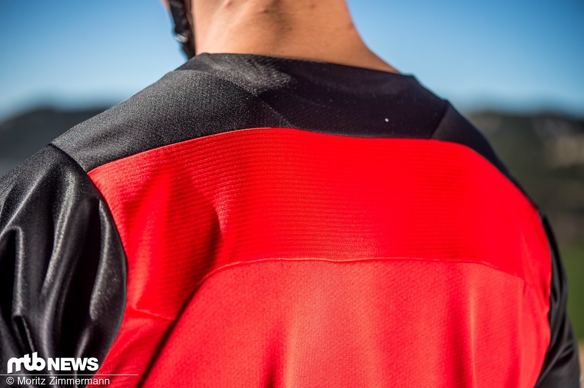 Das Troy Lee-Trikot fällt größengetreu aus, ist insgesamt aber etwas lockerer geschnitten.