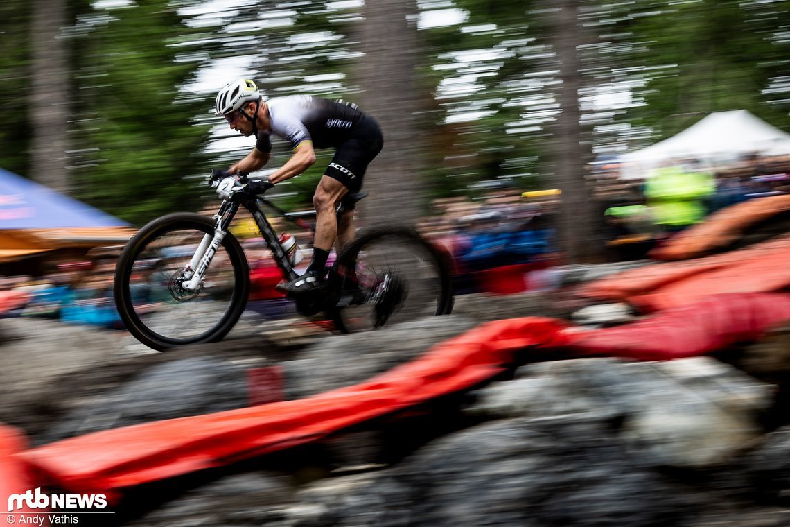 Nino Schurter konnte dieses Mal zwar nicht mit Tom Pidcock mithalten, kämpfte aber lange um einen Platz auf dem Podium.