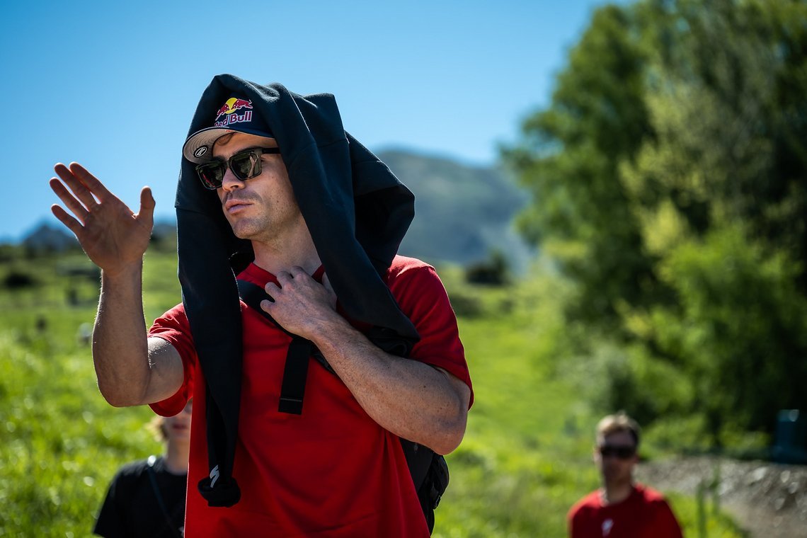 Superbruni und das restliche Specialized-Team waren dank ihrer knallroten Klamotten beim Track Walk nicht zu übersehen