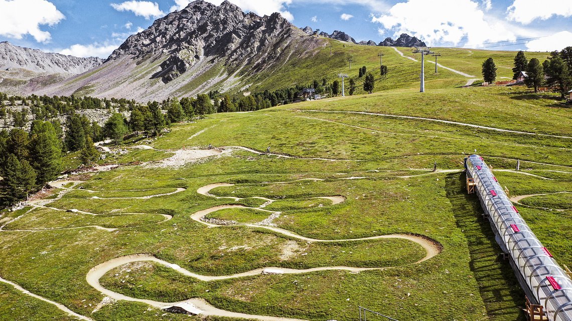Die Bike Base bietet ein flaches Relief mit vielen Kurven um sich an den Sport heranzutasten.