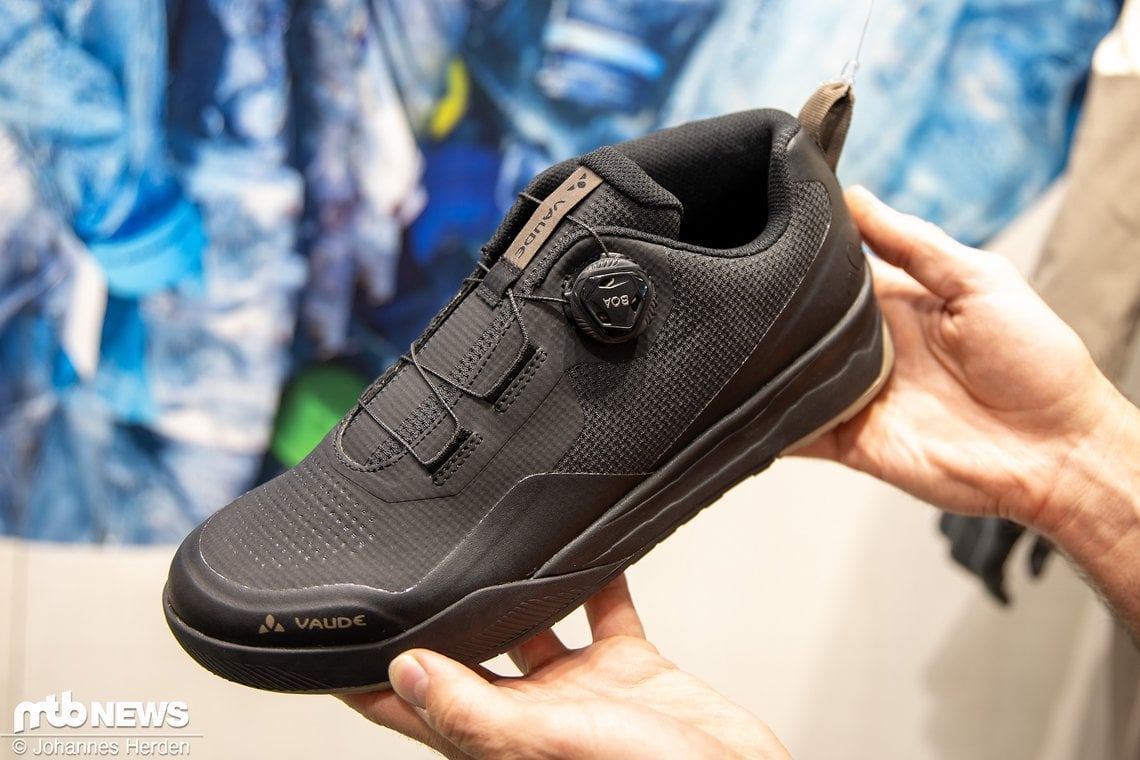 Mit dem Vaude Moab Pro Tech gibt es eine Abwandlung des Flat Schuh-Designs jetzt mit Klick-Sohle.