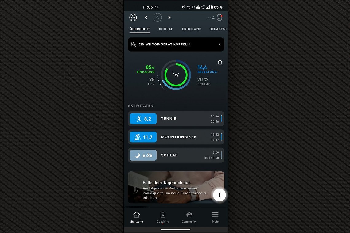 Der Whoop Homescreen zeigt die wichtigsten Informationen zu Schlaf, Erholung und Belastung auf einen Blick.