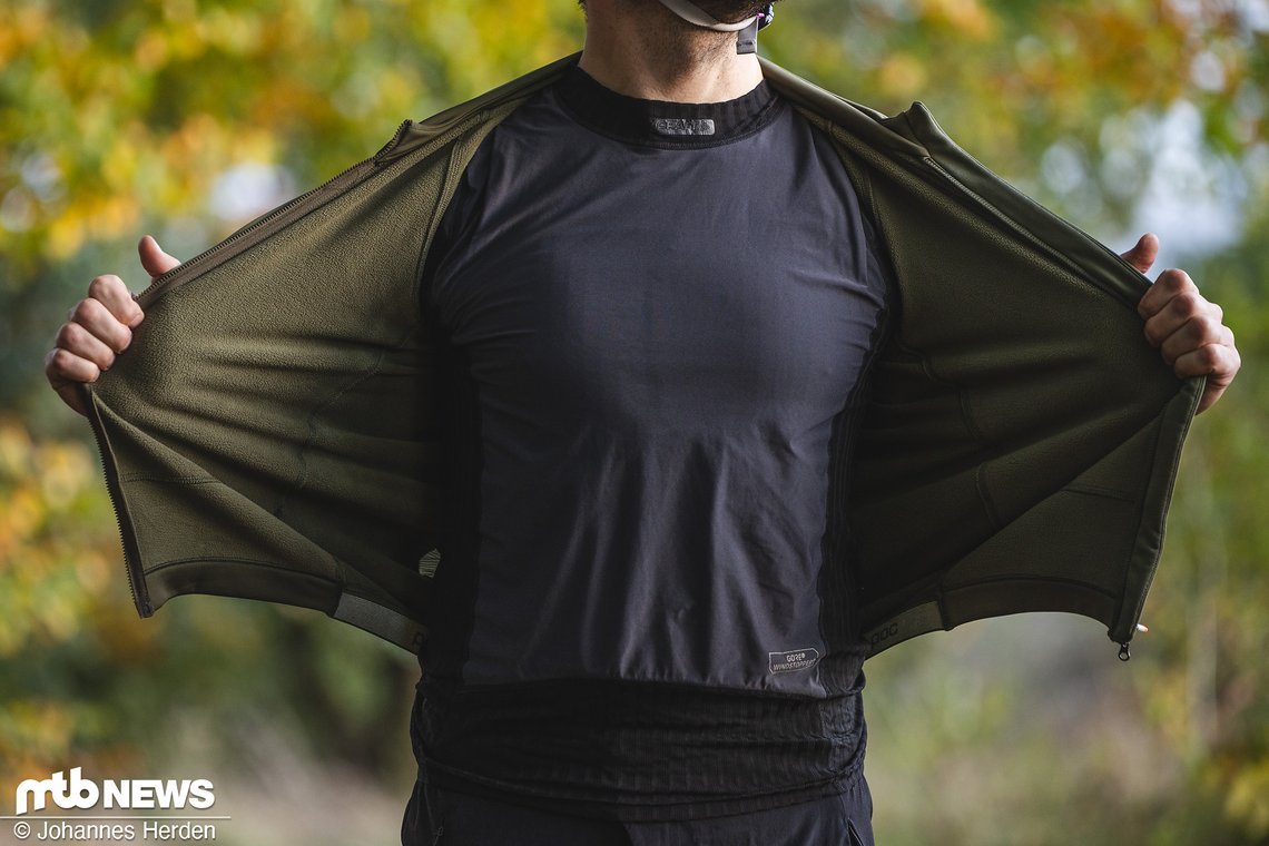 Perfekt für drunter: Das Craft Active Extreme S Windstopper hält den Wind draußen.