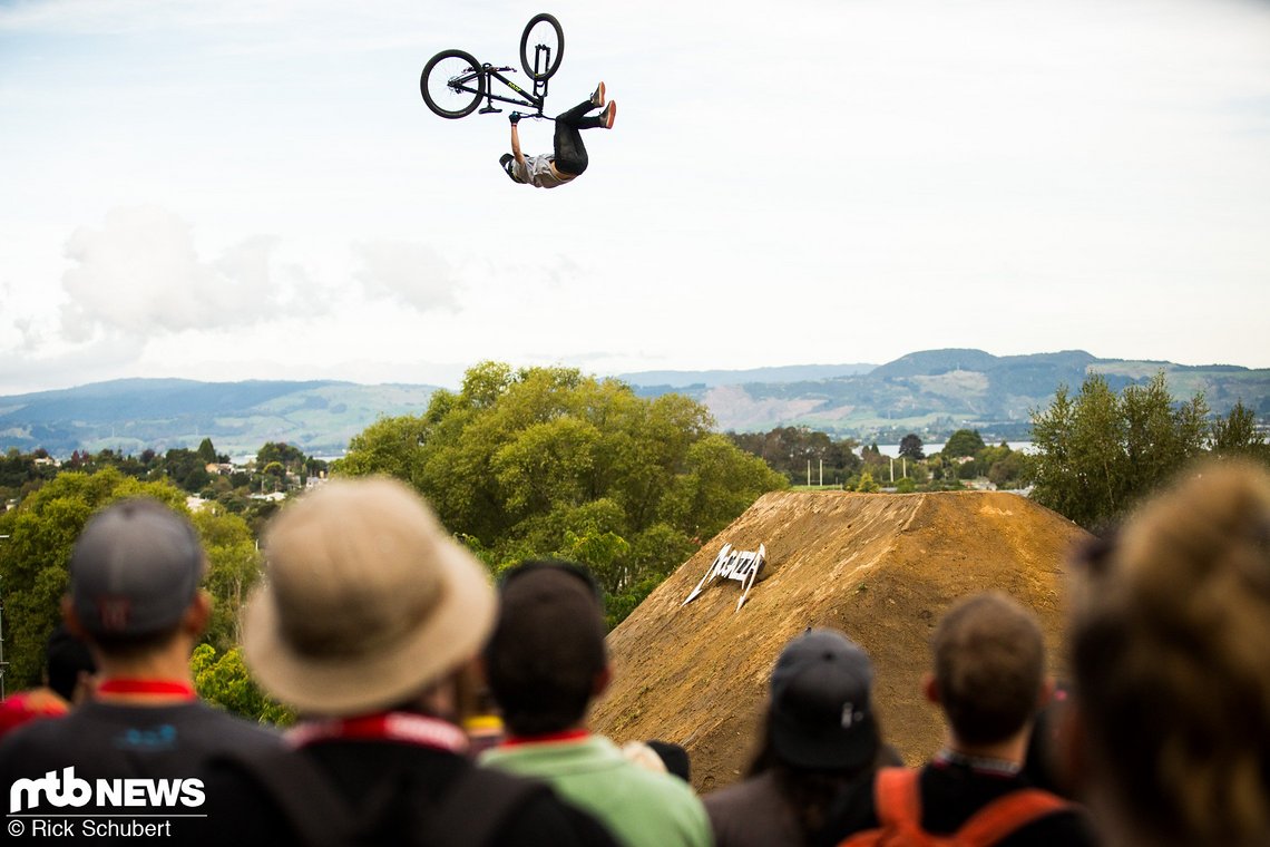Backflip No Foot Can Can to Tailwhip von Torquato Testa auf dem letzten Sprung