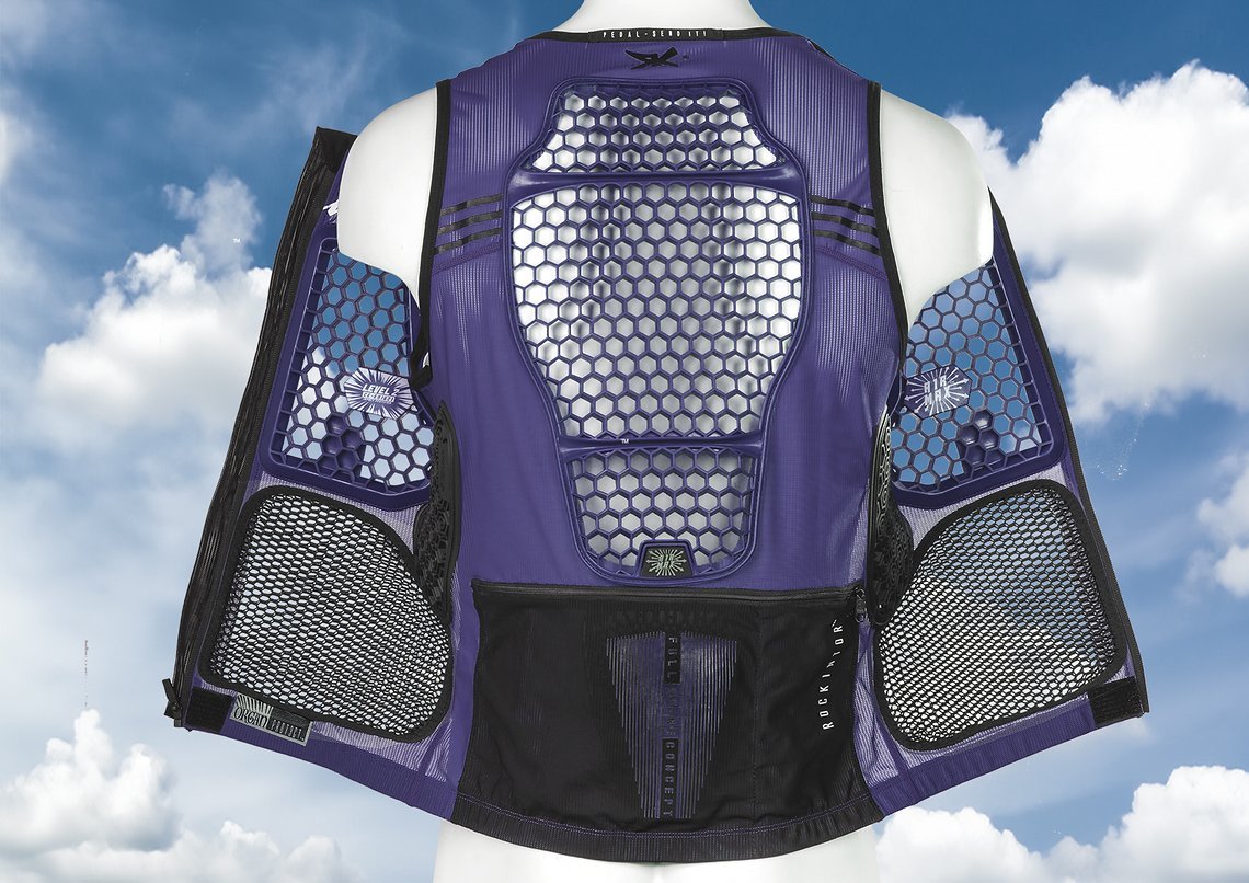 Die neue Rockintor A1RMAX ORGANPROT3CT Protektoren-Weste kombiniert CE Level 2 Aufprallschutz, gute Durchlüftung und erstmals einen Organ-Schutz im Bauchbereich.