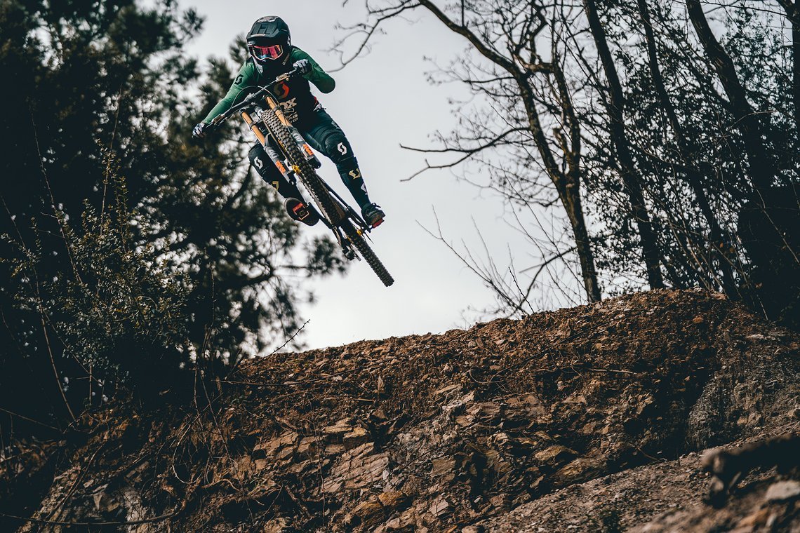 scott-sports-scott-dh-factory-bike-actionimage-2019-marine-cabirou-DSC090346