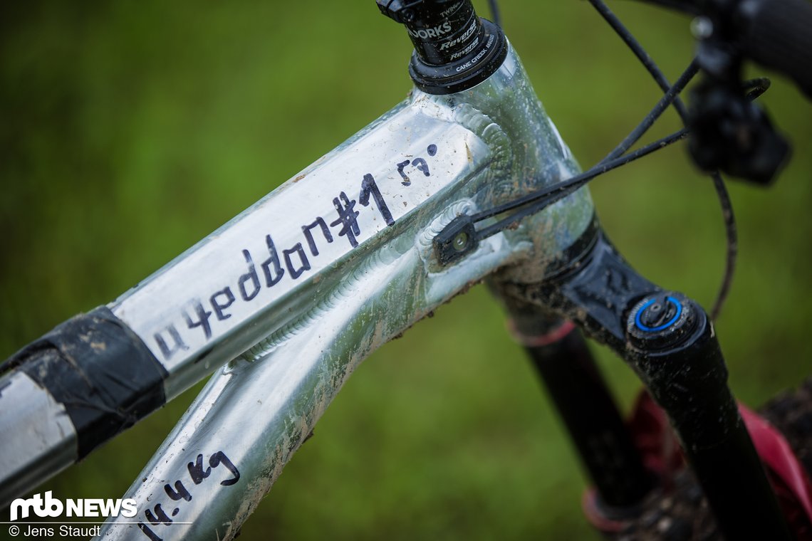 Alle Infos zum Prototyp mit allen Werten schreibt Jürgen gerne mal direkt auf das Bike.