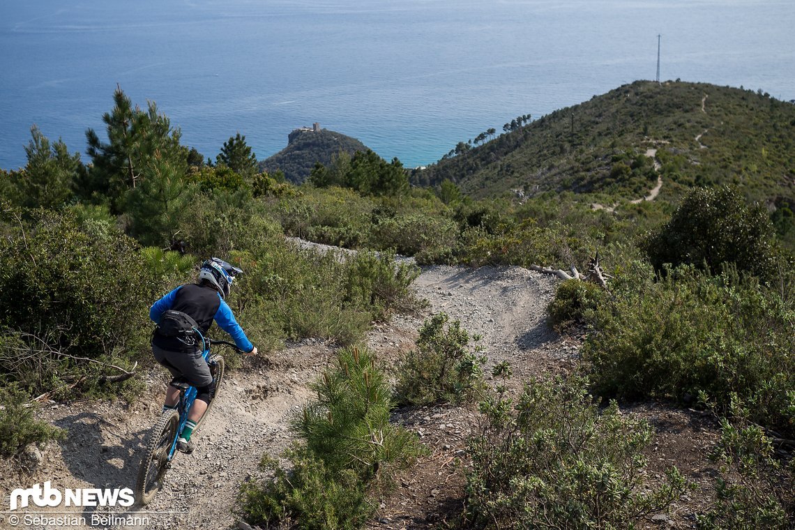 Vollgas auf den langen Abfahrten in Finale Ligure