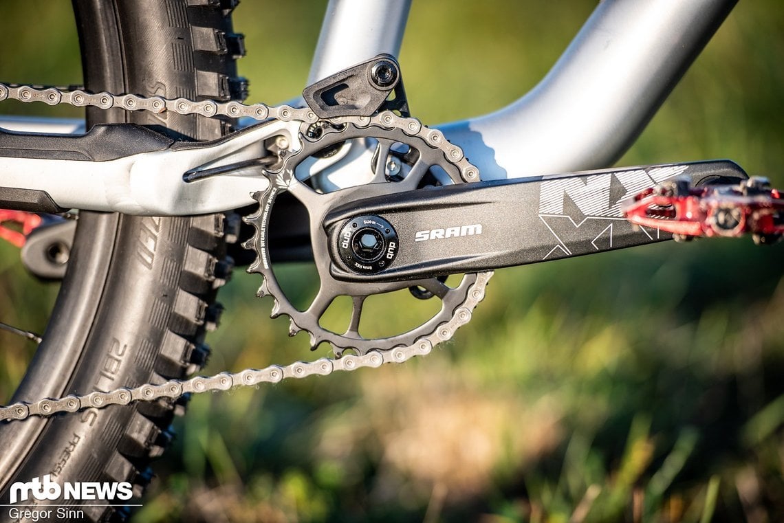 Während die SRAM NX Eagle-Gruppe mit 12 Gängen für die Beschleunigung zuständig ist …