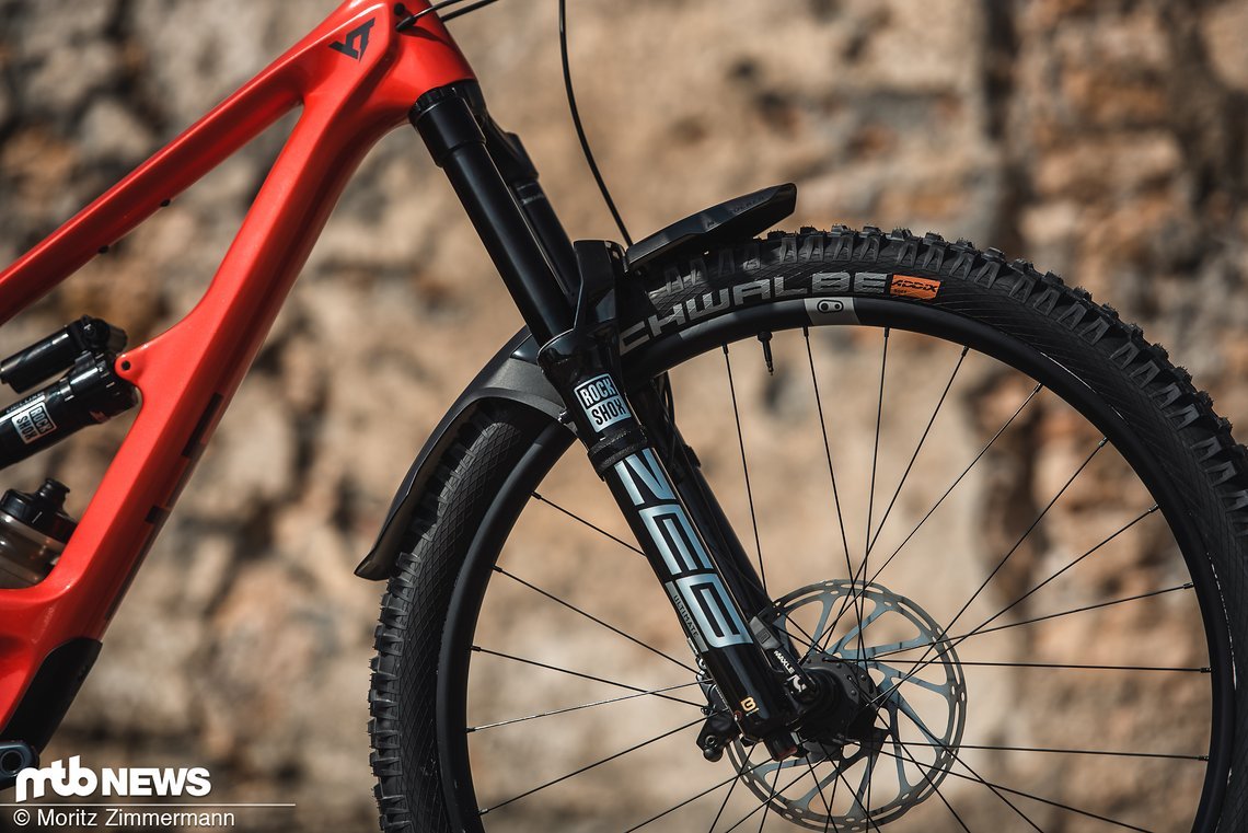An der Front des Capra Core 3 werkelt eine RockShox Zeb Ultimate-Federgabel