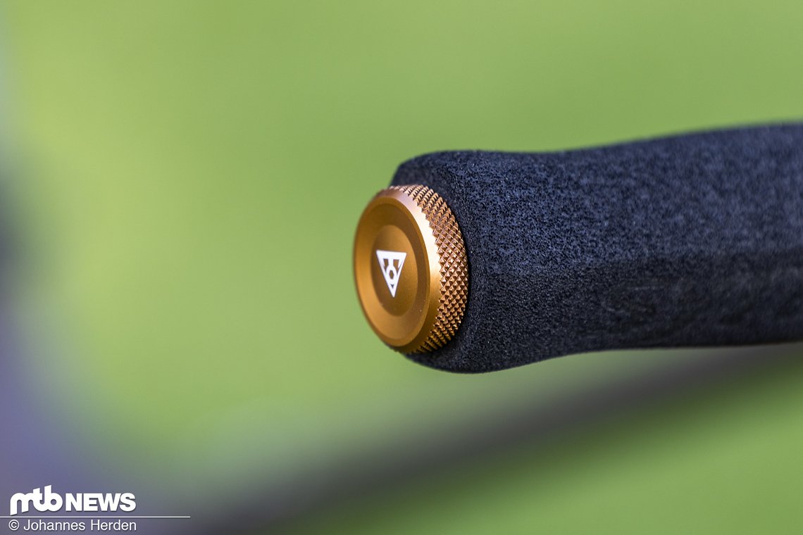 … oder Tubeless-Tool im Lenkerende.