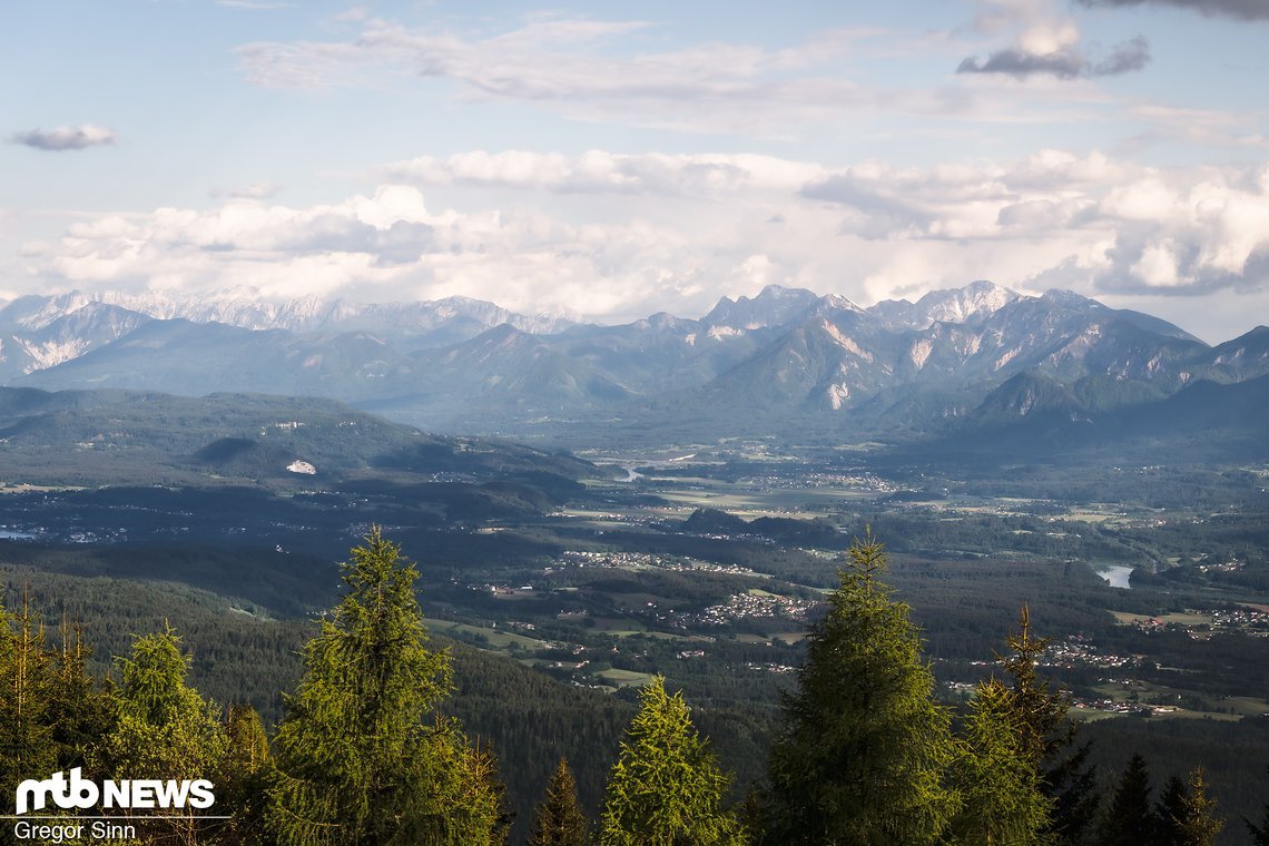 Von der Kanzelhöhe, dem Start des Prolitzen-Trail auf ca. 1.500 m über Null, hat man eine hervorragende Aussicht auf die Region.