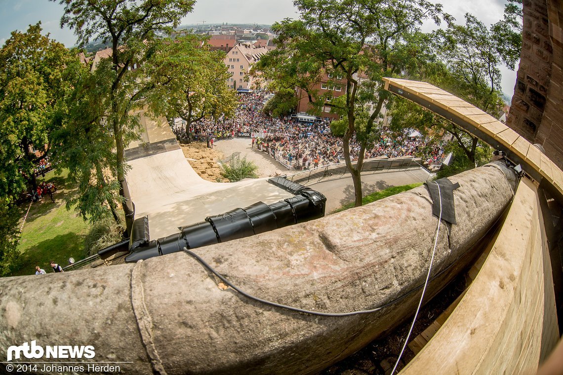 Burg-Drop - würdest du hier einen Double Tailwhip hinunterspringen?