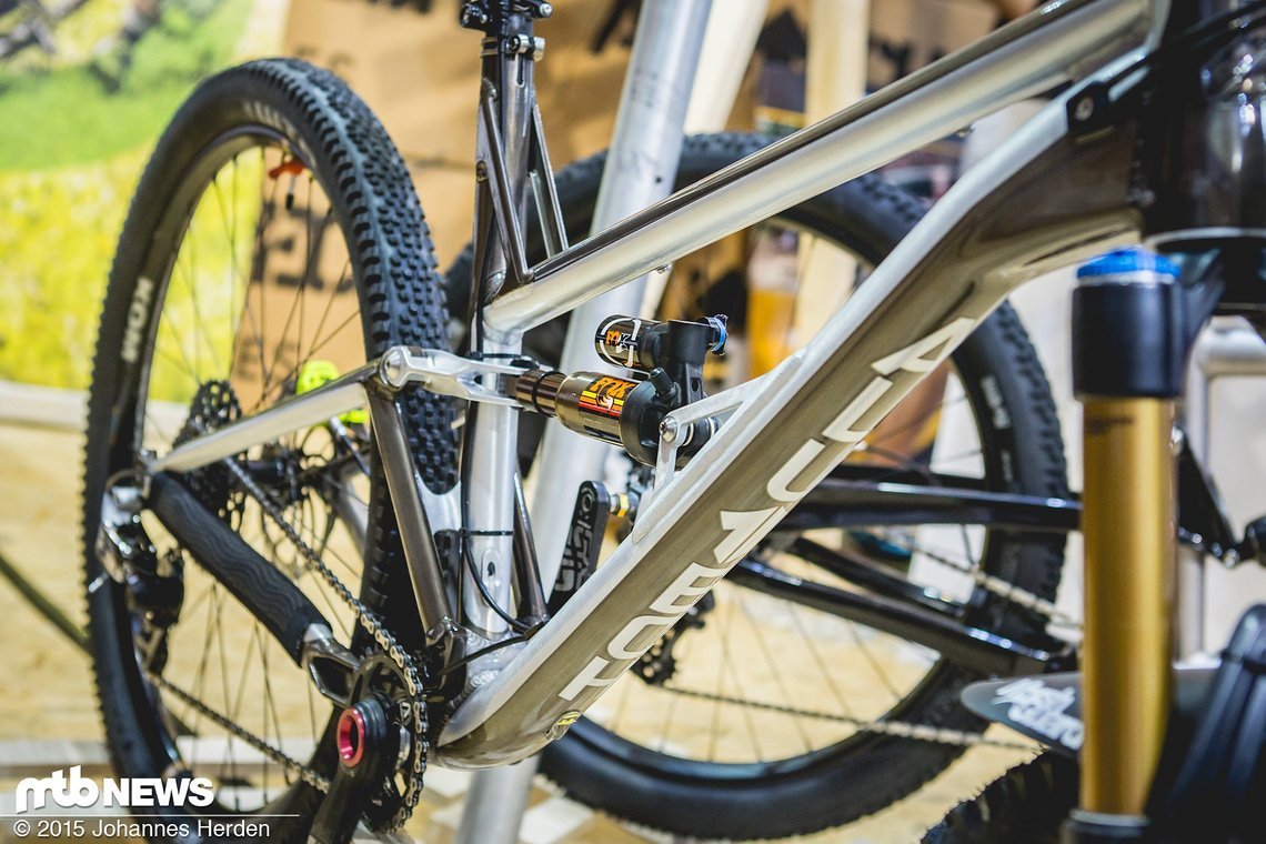 Das Testbike mit Fox Float X Dämpfer