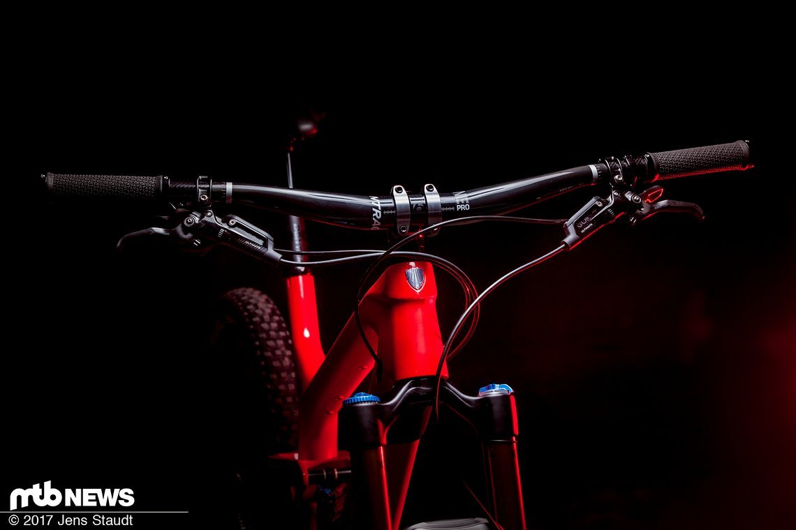 Der Carbon-Lenker von Bontrager war aus unserer Sicht etwas zu steif