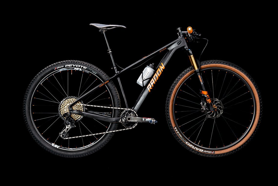2019 wird Elisabeth Brandau auf einem Radon Jealous-Hardtail bei World Cup-Rennen an den Start gehen.