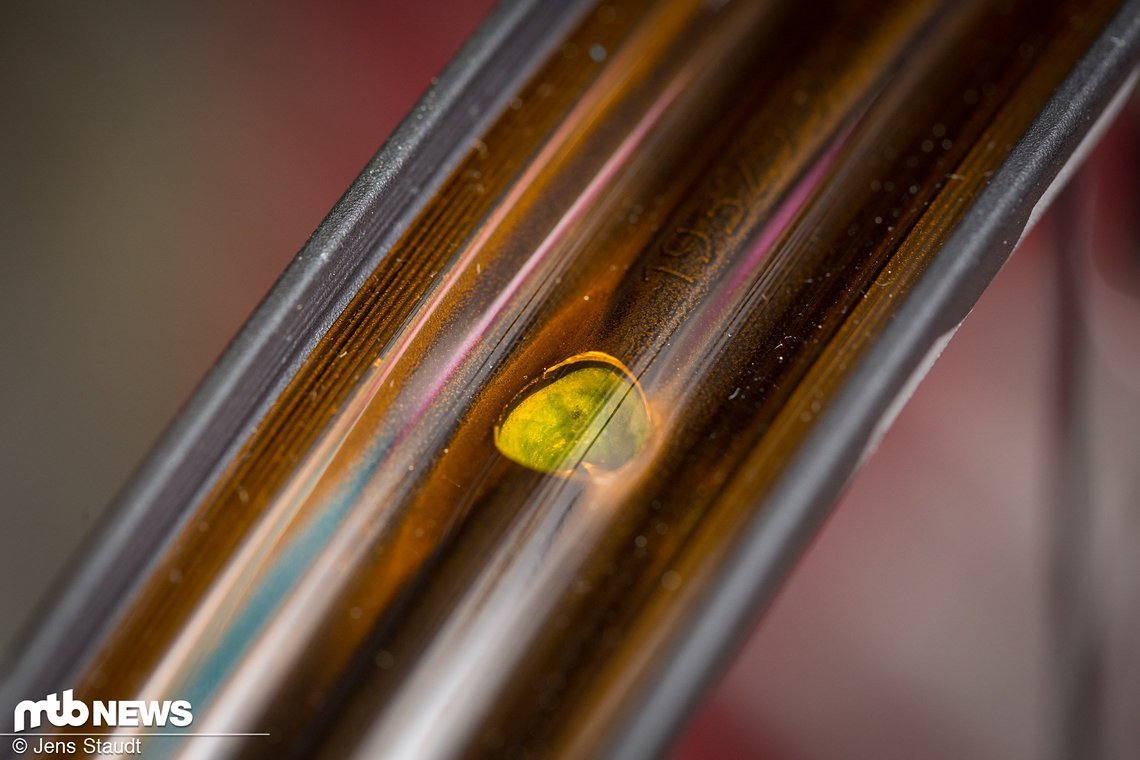 Unter dem Felgenband versteckt sich das Highlight der Laufräder