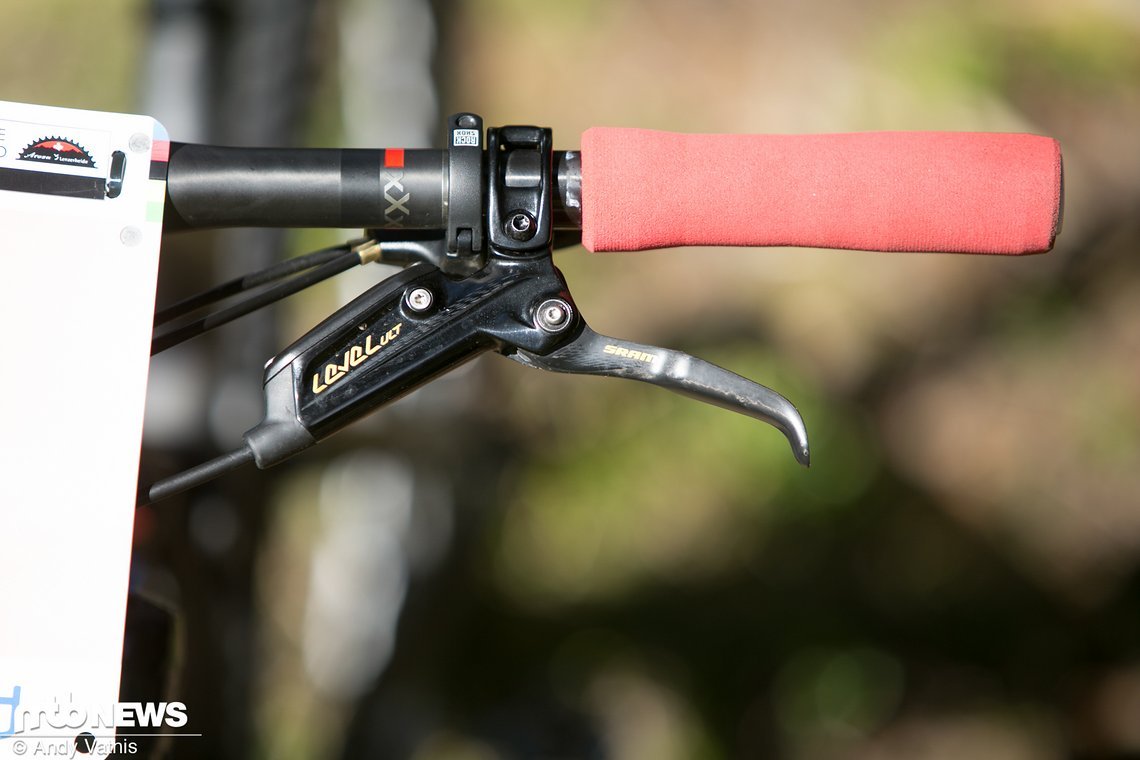 Rote Griffe von ESI Grips sorgen für einen weiteren Farbakzent