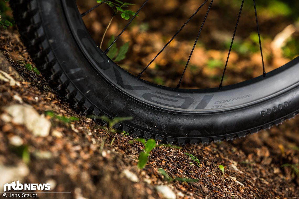 Die neuen Roval Control Carbon SL Laufräder sind bei der High-End-Austattung des Specialized Epic S-Works logischerweise auch an Bord