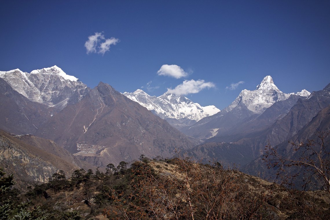 Everest View Point mit Mount Everest, Lhotse (in Wolken) und Ama Dablam