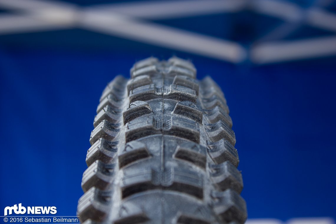 Der Flow Rumba ist in 26" (1.160 g) und 27,5" (1.220 g) verfügbar und ist in Zusammenarbeit mit dem Swiss Downhill Syndicate Team für den Downhill-Einsatz entwickelt worden