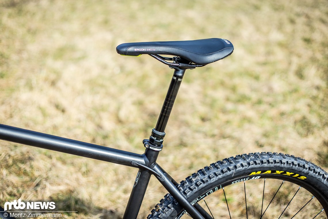 Eine RockShox Reverb Stealth-Variostütze mit 150 mm Verstellweg soll dafür sorgen, dass der Ergon SME3-Sattel auf der Abfahrt nicht zum Hindernis wird