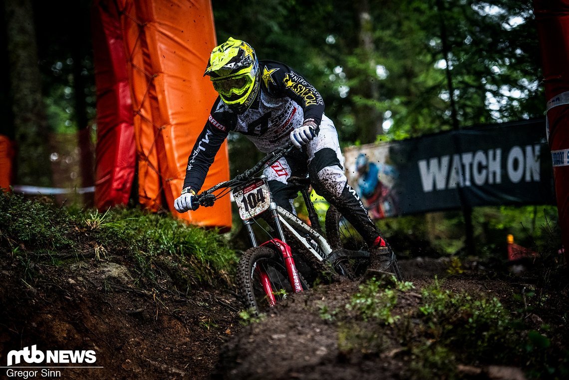 Neben seiner Rolle als Entwicklungsfahrer ist Erik Irmisch selbst aktiver Rennfahrer für sein "Team Racing Dudes".
