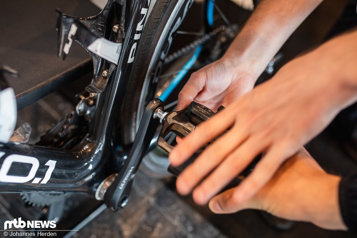 Nun hält man das Pedal fest …
