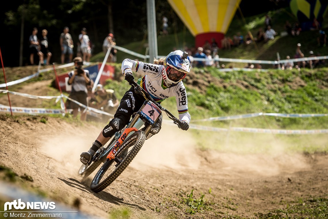 Die Grand Dame des Downhillsports, Rachel Atherton, scheint seit ihrer Schulterverletzung in Fort William nicht mehr ganz zu alter Form zurück zu finden