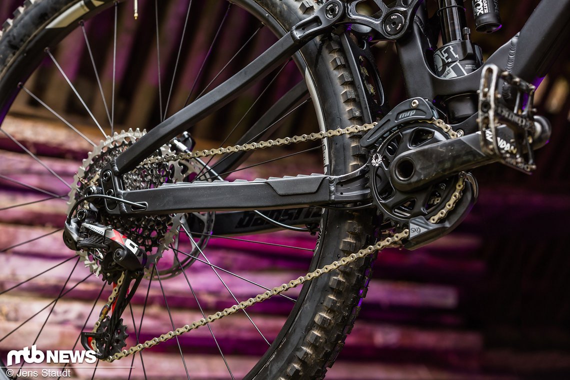 Antrieb und Bremsen kommen von SRAM