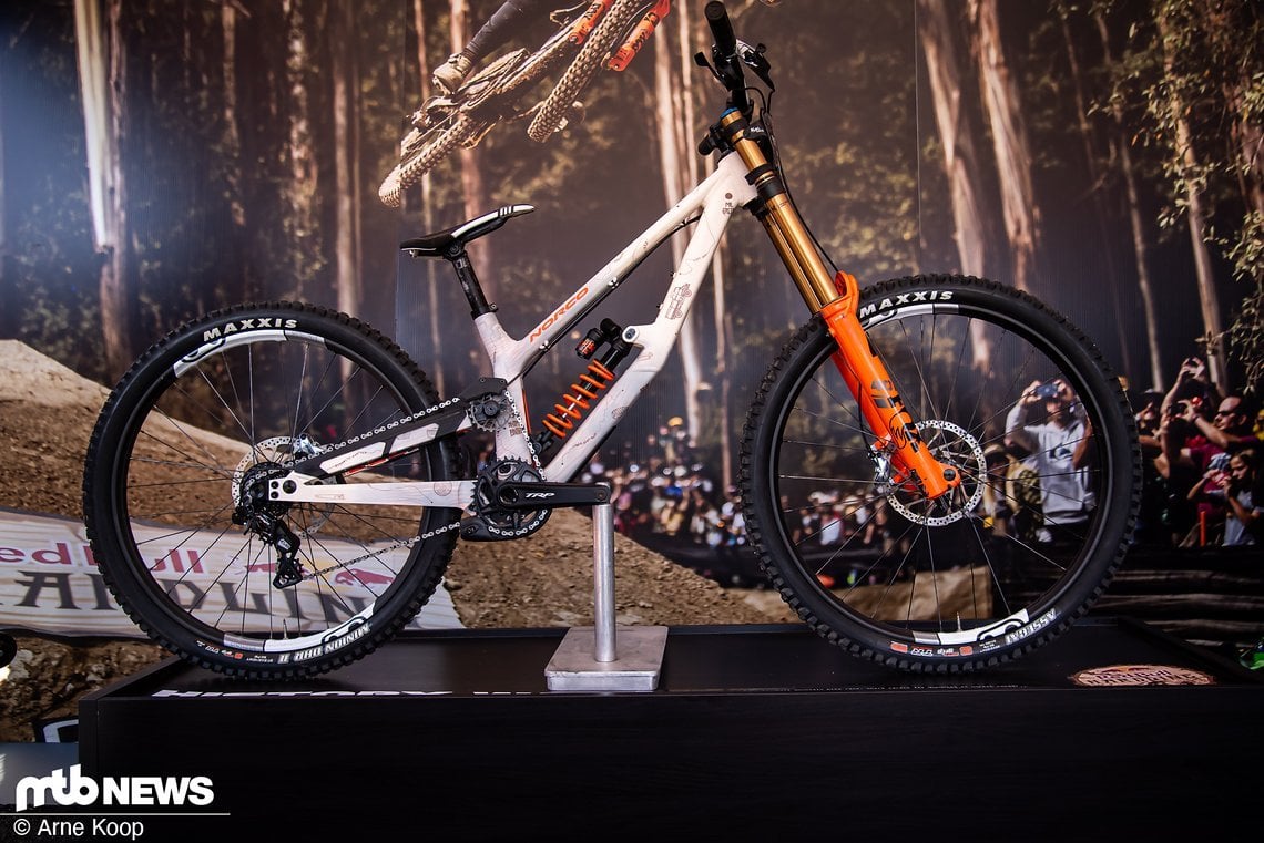 Mit diesem schick designten Norco DH-Bike ist Gracey Hemstreet bei der Red Bull Hardline in Tasmanien an den Start gegangen.