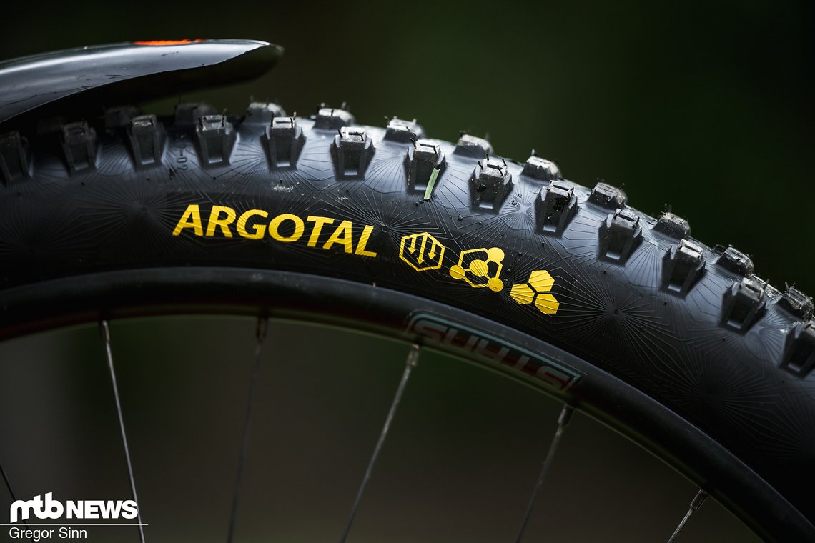 Vor dem ersten Training waren am Bike von Charlie Hatton Continental Argotal-Schlammreifen verbaut.
