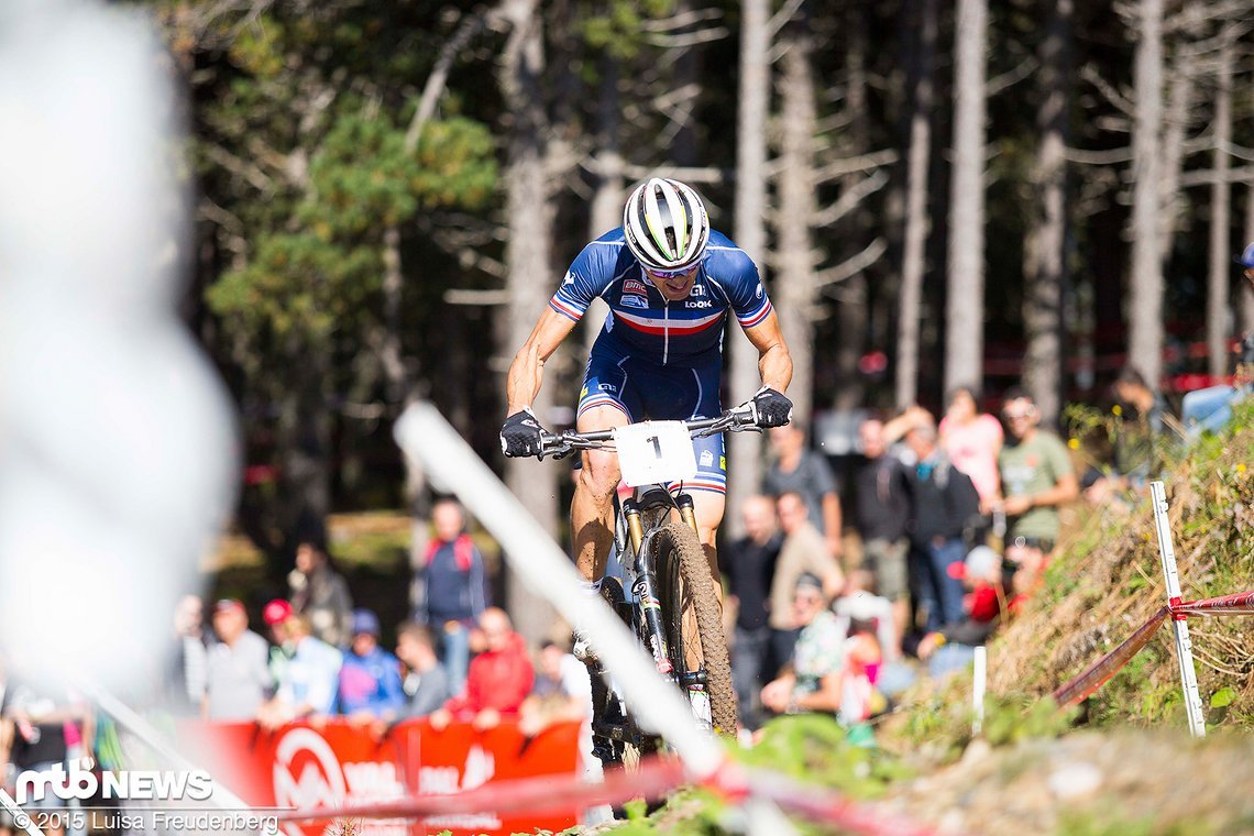 Absalon kämpft dahinter, doch gegen Schurter hatte er keine Chance.