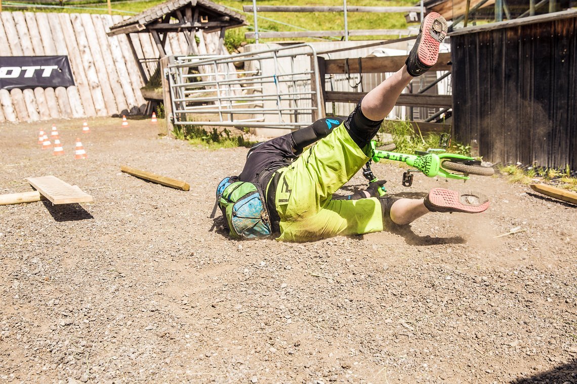 Kinderbikes fahren ist einfach? Man sollte es als ausgewachsener Mountainbiker nicht unterschätzen, was kurze Kettenstreben bedeuten