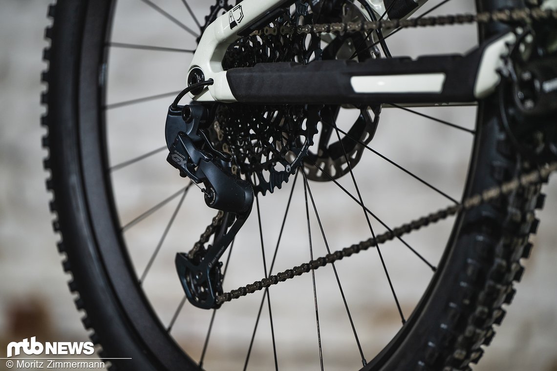 Den Antrieb übernimmt die mechanische SRAM GX Eagle-Schaltgruppe.