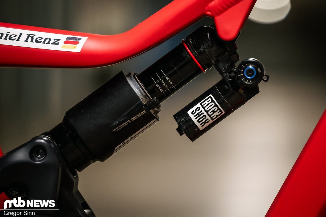 Am Heck sorgt ein RockShox Vivid-Luftdämpfer für die nötige Kontrolle.