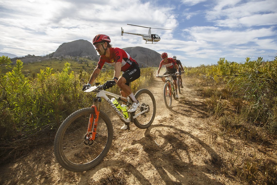 Nach einem beeindruckenden Auftritt auf der dritten Etappe waren auch auf der vierten Etappe die beiden Südafrikaner Tristan Nortje und Marco Joubert wieder zur Stelle und drückten auf ihren heimischen Trails dem Rennen immer wieder ihren Stempel auf.