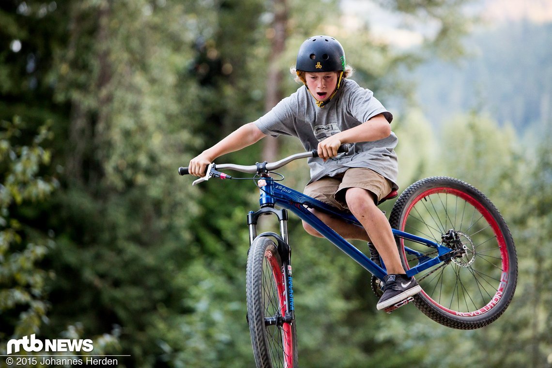 Auf dem öffentlichen Dirt Jump-Areal sprangen viele der Kids richtig große Teile