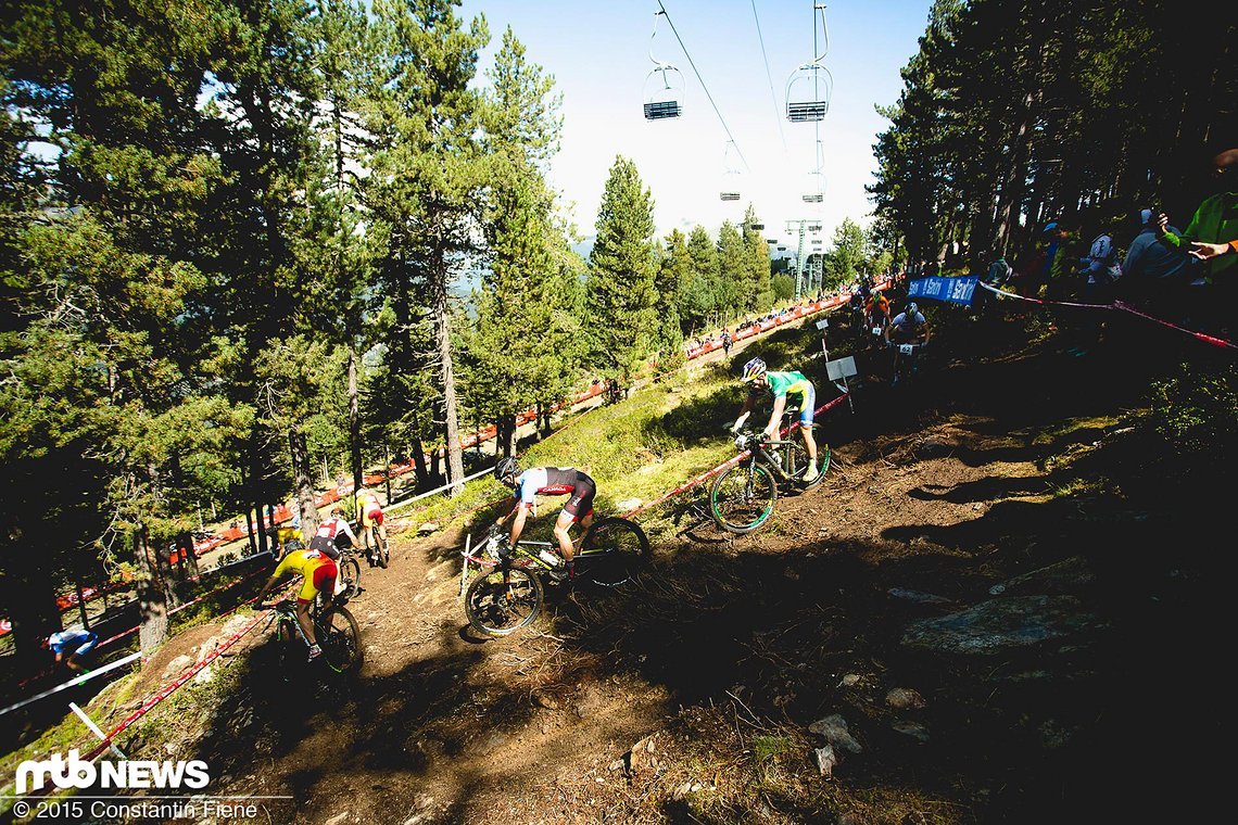 Dichtes Gedränge im ersten Downhill.
