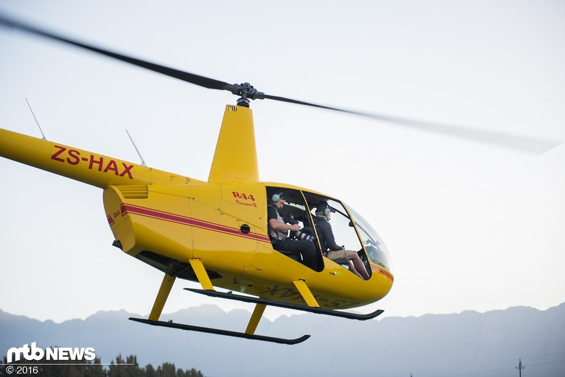 Fotograf Gary Perkin macht sich auf den Weg um die heutige Etappe aus der Luft zu begleiten