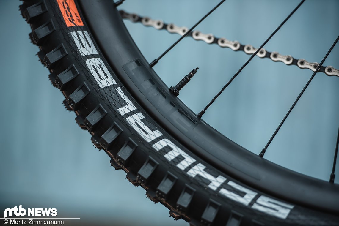 Wie bei Trek üblich finden sich am Slash zahlreiche Anbauteile von Bontrager