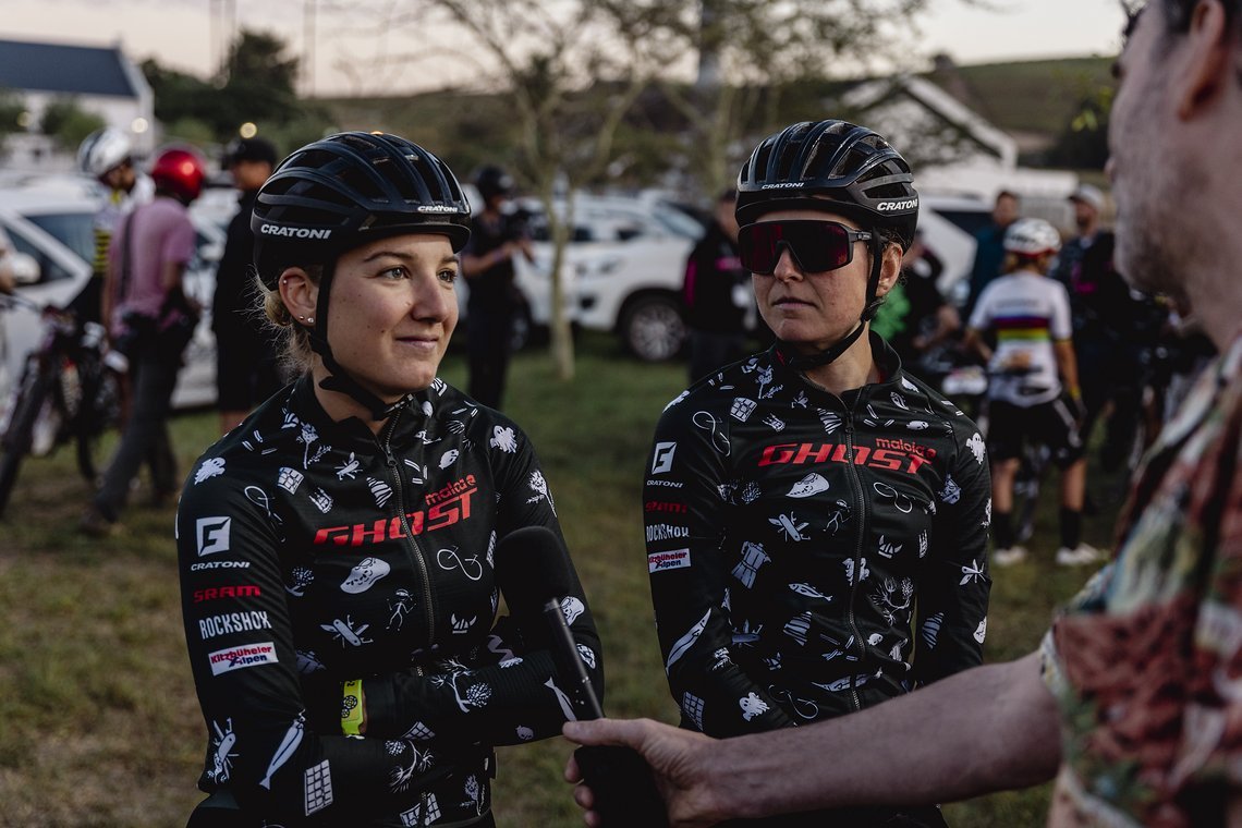 Nicole Koller wirkt noch etwas verschlafen vor dem Start der sechsten Etappe