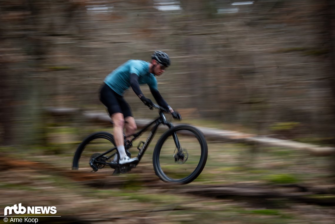 Als Passagier "mitten im Rad" geht's beim Cannondale Scalpel bergab richtig flott zur Sache.
